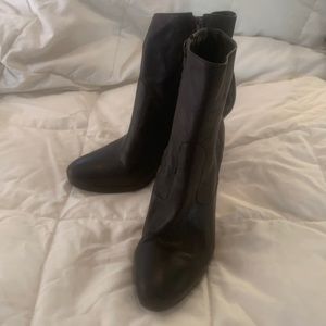 Anne Klien all leather ankle bootie